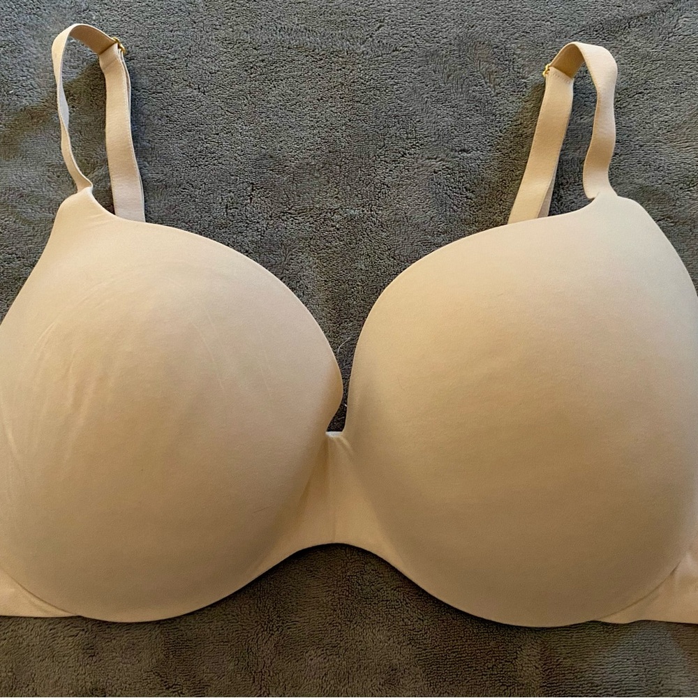 Victoria's Secret Cream Underwire Bra Intimates